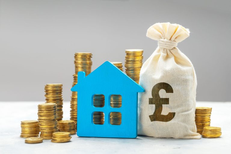 house with bag of money for mortgage